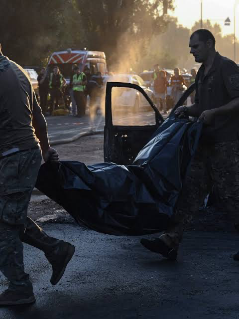 Russie: trois morts et 21 blessés dans un attentat à la bombe dans un café de Moscou