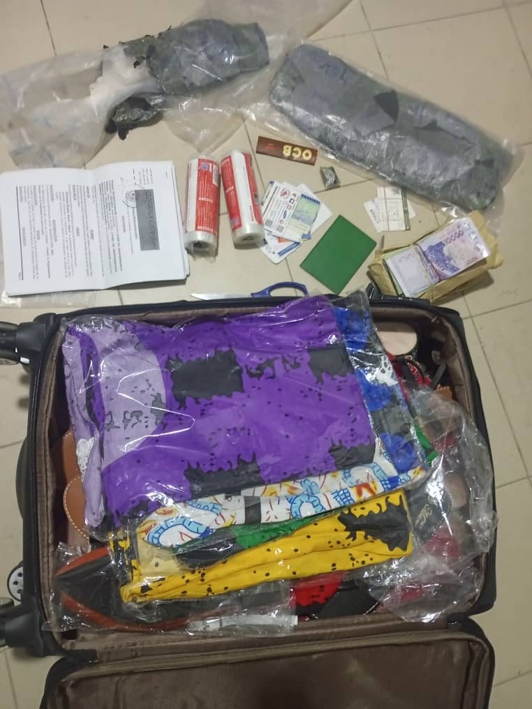 Trafic présumé de cocaïne via un colis Paris-Dakar : la BRS de Dakar saisit 1,070 kg de drogue et interpelle deux commerçants