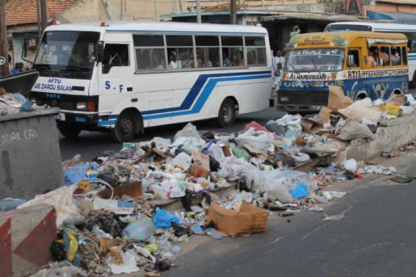 Dakar étouffe sous les déchets et l’anarchie : il est temps de reprendre la ville en main