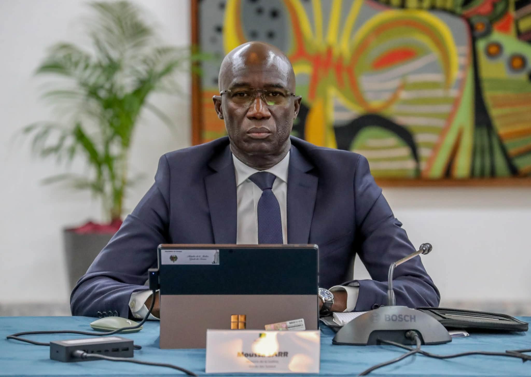Réforme constitutionnelle et crédits spéciaux : le Gouvernement précise ses amendements et saisit le Conseil constitutionnel