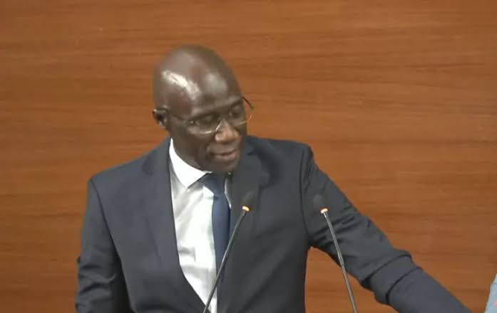 La transparence au sommet de l’État : pour une exigence constitutionnelle d’exemplarité