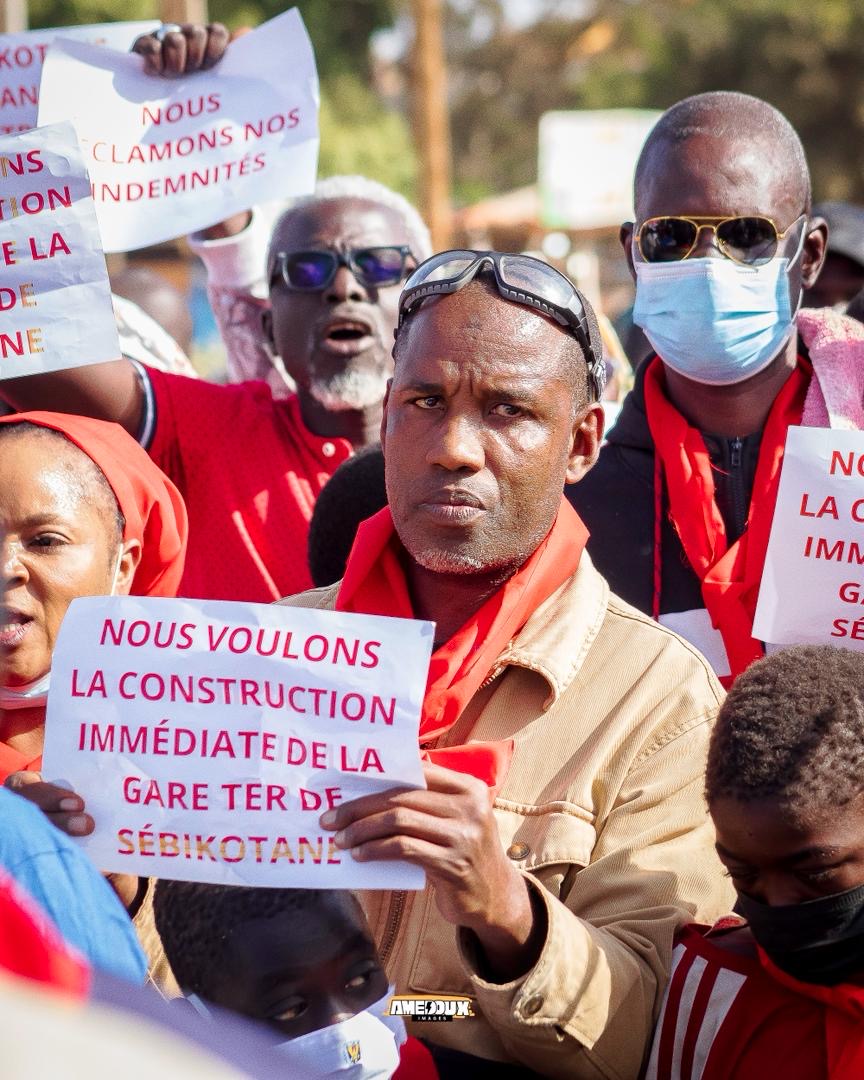 SÉBIKOTANE : LA COLÈRE GRONDE AUTOUR DU TER, LES POPULATIONS EXIGENT DES ENGAGEMENTS CLAIRS DE L’ÉTAT