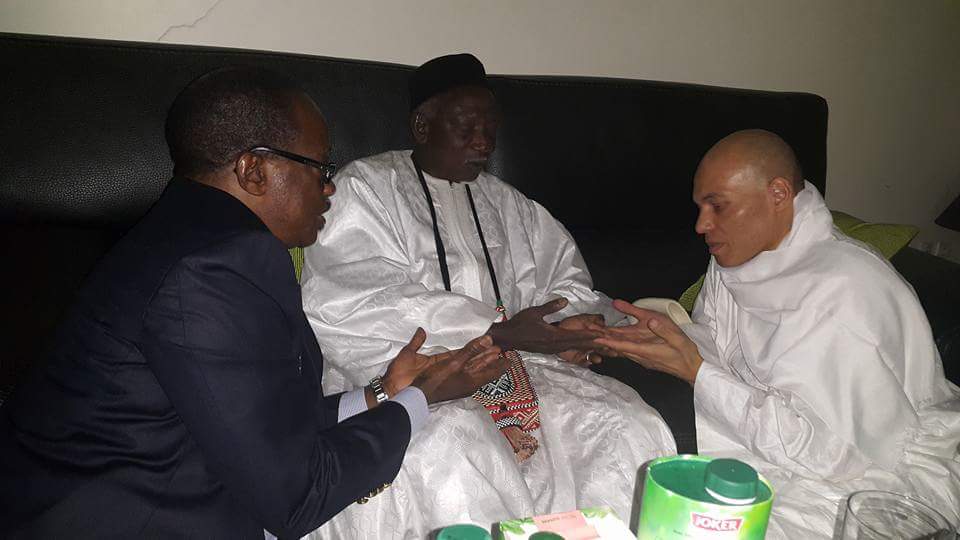 Après avoir accompagné Karim Wade, Me Madické Niang rentre discrètement à Dakar (EXCLUSIF DAKARPOSTE) Après avoir accompagné Karim Wade, Me Madické Niang rentre discrètement à Dakar (EXCLUSIF DAKARPOSTE)