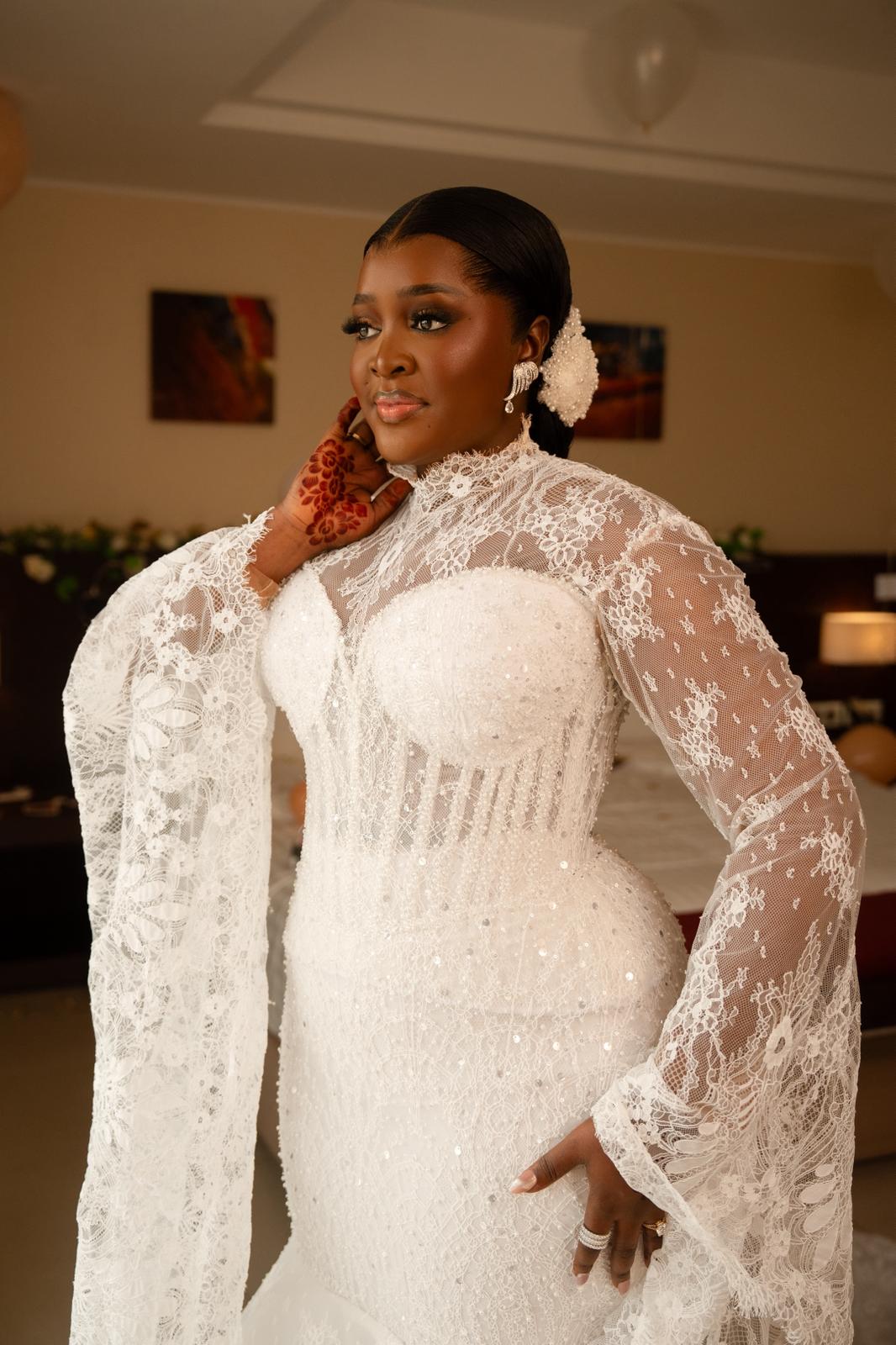 Mariage princier de Mame Diarra Diop : dans l’écrin d’une robe d’exception, une mariée qui rayonne (IMAGES EXCLUSIVES)