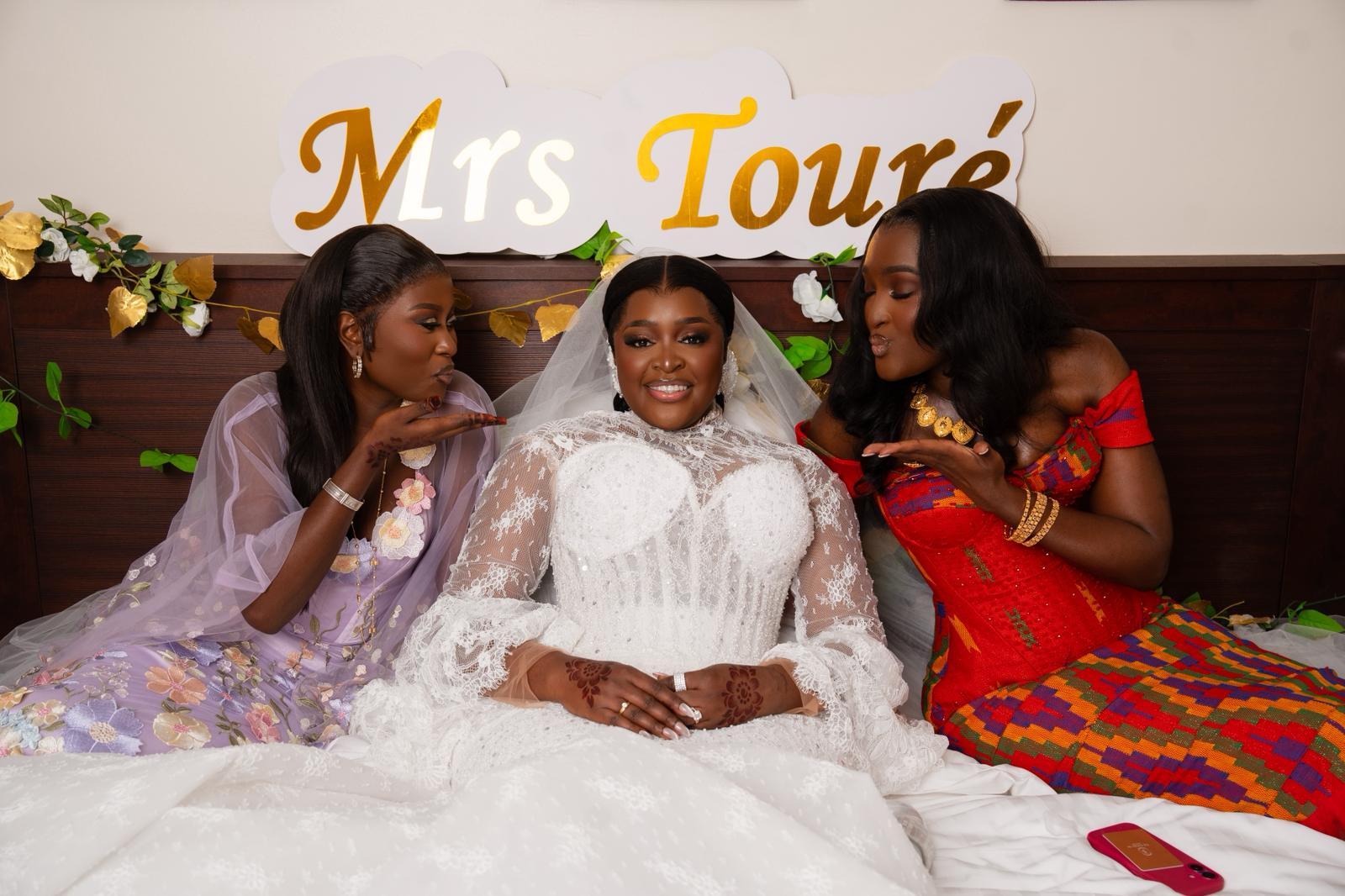 Mariage princier de Mame Diarra Diop : dans l’écrin d’une robe d’exception, une mariée qui rayonne (IMAGES EXCLUSIVES)