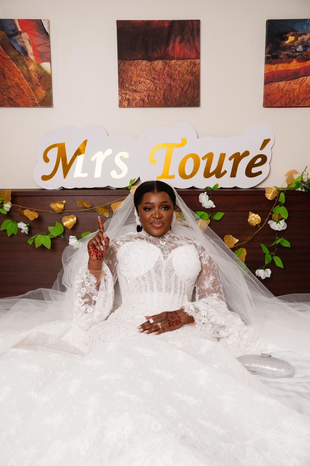Mariage princier de Mame Diarra Diop : dans l’écrin d’une robe d’exception, une mariée qui rayonne (IMAGES EXCLUSIVES)