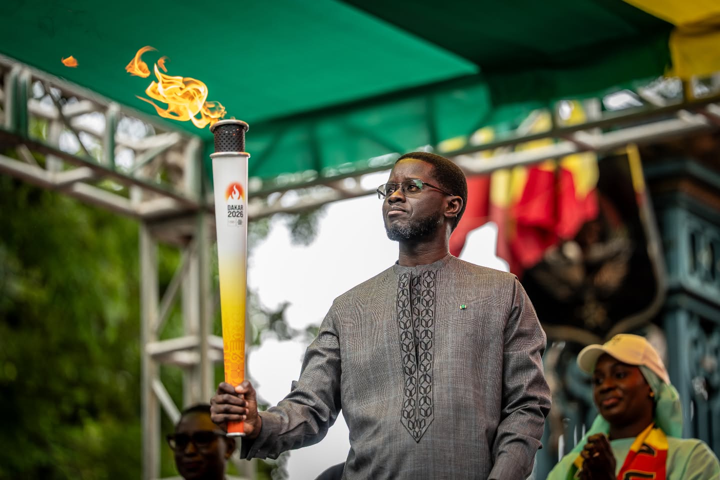 Un moment historique pour l'Afrique : Le Président Bassirou Diomaye Faye accueille la Flamme olympique à Dakar en prélude aux JOJ 2026