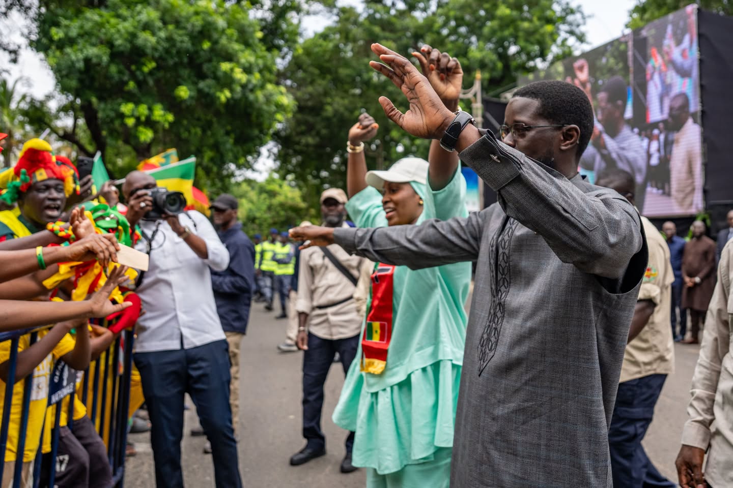 Un moment historique pour l'Afrique : Le Président Bassirou Diomaye Faye accueille la Flamme olympique à Dakar en prélude aux JOJ 2026