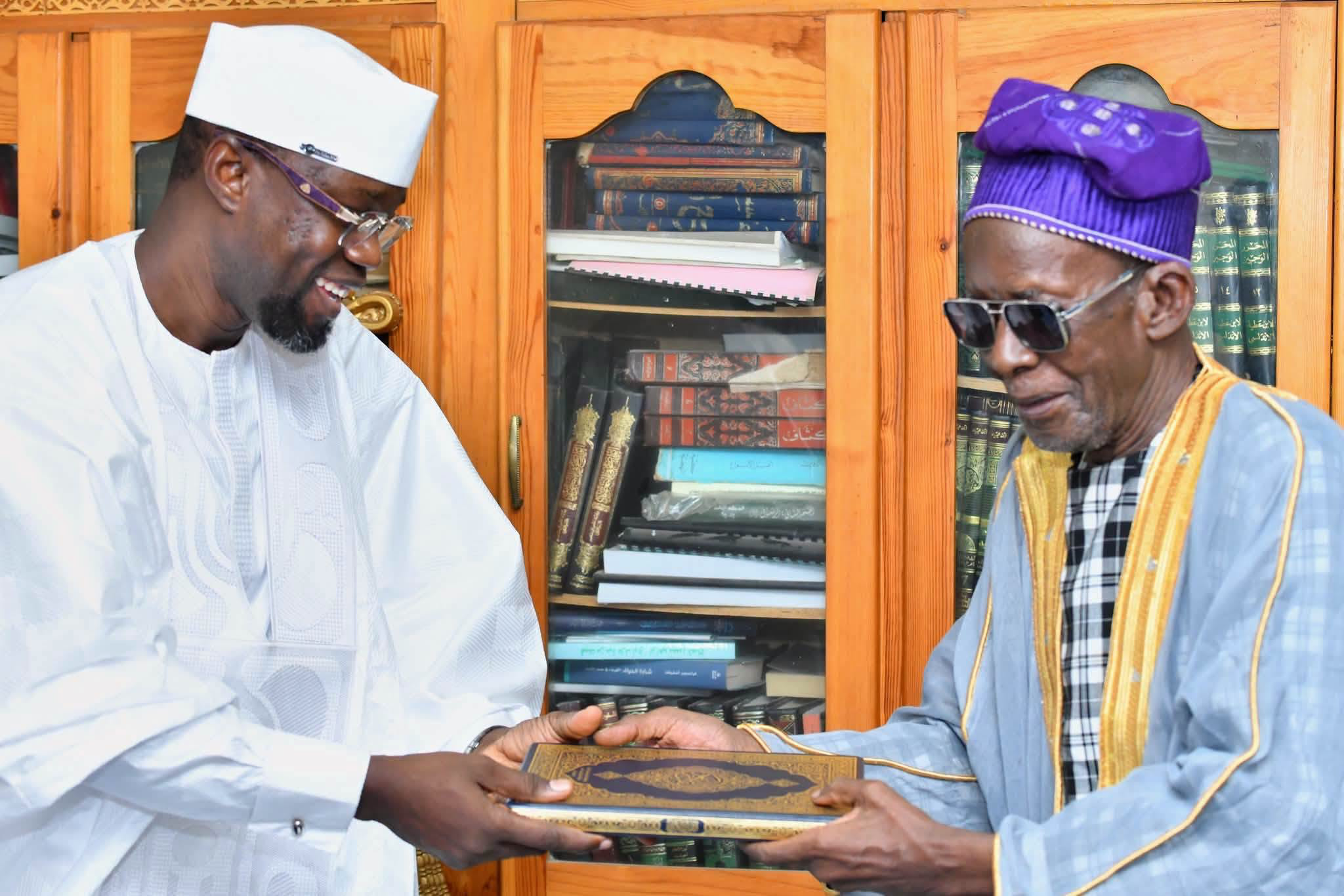 Deuil de Serigne Cheikh Macky Niass :Ousmane Sonko présente ses condoléances au Khalife Cheikh Mahi Niass