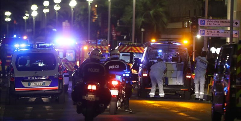 Attentats en France : Un camion fonce sur la foule, au moins 74 morts, une centaine de blessés Attentats en France : Un camion fonce sur la foule, au moins 74 morts, une centaine de blessés