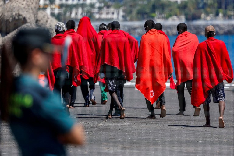 « Barça walla Barsakh » : les pirogues de la désillusion, les promesses de rupture à l’épreuve du réel