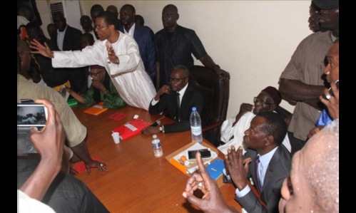 Tanor Dieng: "Je ne suis pas éternel. Si je ne peux pas conduire le Parti au pouvoir..." Tanor Dieng: "Je ne suis pas éternel. Si je ne peux pas conduire le Parti au pouvoir..."