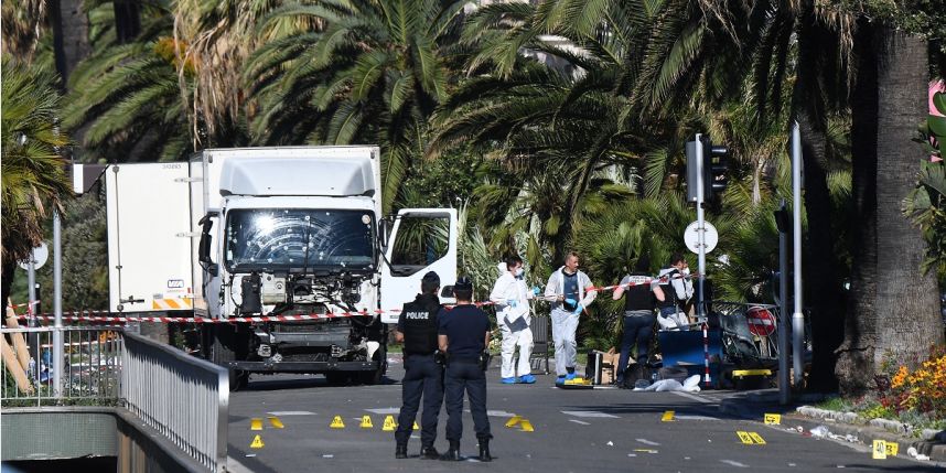 Attentat de Nice : deux rapports s'opposent sur la présence policière à l'arrivée du camion