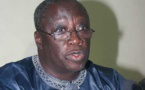 Les étudiants empêchent Babou Diakham, directeur de l'Office du Bac, de faire son point de presse et exigent sa démission Les étudiants empêchent Babou Diakham, directeur de l'Office du Bac, de faire son point de presse et exigent sa démission