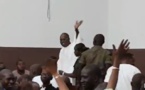 Vidéo – Revivez la sortie triomphale de Khalifa Sall de la salle d’audience Vidéo – Revivez la sortie triomphale de Khalifa Sall de la salle d’audience