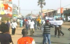 Ca chauffe encore en Gambie!  De jeunes manifestants ont prit d'assaut l'avenue Kaïraba... Le magistrat Omar Jabang cueilli chez lui par les services secrets Gambiens