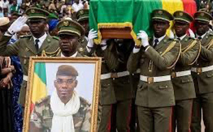Au Mali, un hommage sous haute sécurité au ministre de la Défense tué durant les attaques des rebelles et jihadistes