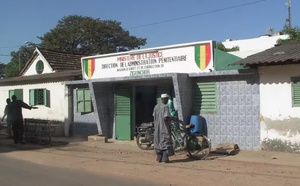 Ziguinchor : des détenus transférés entrent en grève de la faim