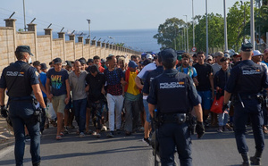 Crise migratoire à Ceuta : l’Espagne ouvre des centres temporaires pour désengorger les plages