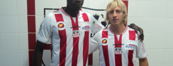 Mbaye Diagne : L’ancien joueur de la Juventus amène sa maman et quelques  membres de sa famille faire le hadj à la Mecque