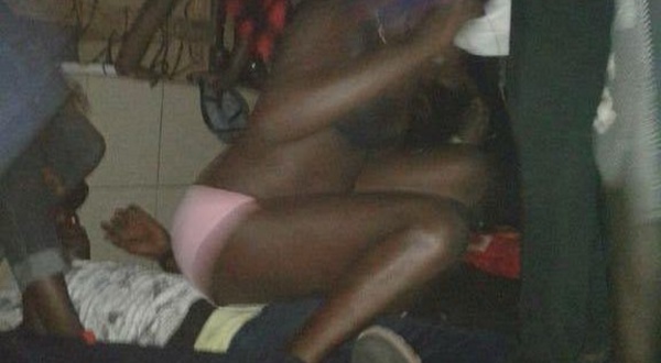 Pikine : 5 filles surprises en train de danser nùes le "Bombass"