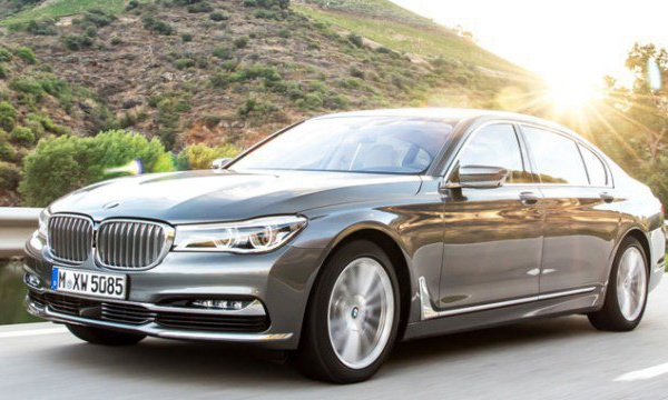 Cheikh Amar offre au Khalife général des mourides une BMW dernier cri (regardez photos)