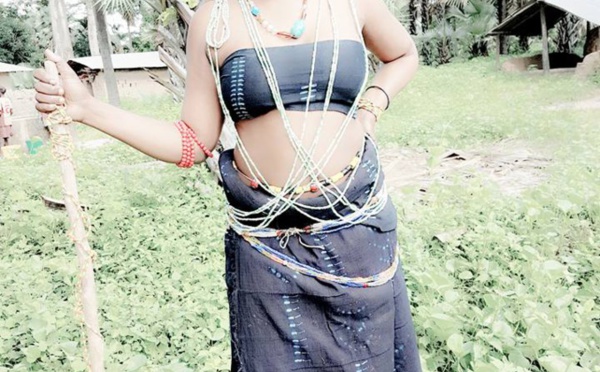 Guigui en tenue traditionnelle Diola