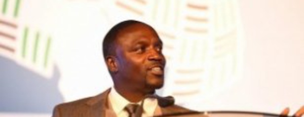 Au Liberia, Akon fait une blague à propos de Donald Trump