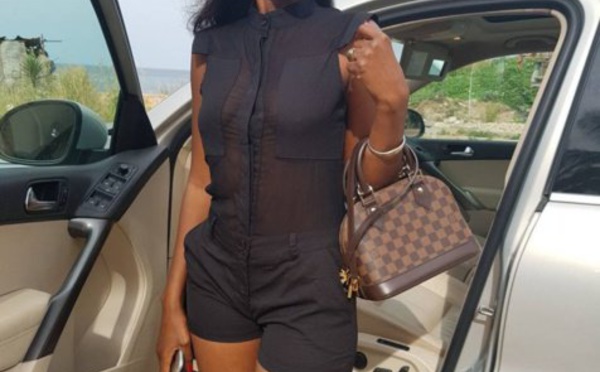 Queen biz seins en l’air sans soutien gorge!