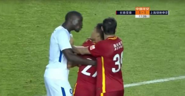 6 matches de suspension pour le joueur qui avait insulté Demba Bâ…
