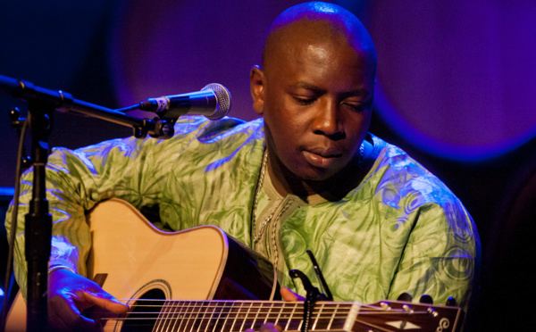 VIEUX FARKA TOURÉ DÉCOUVRE LE FESTIVAL DE JAZZ DE SAINT-LOUIS