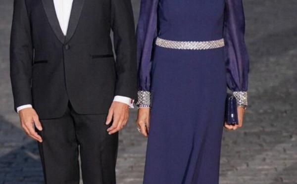  Charles III en France : Brigitte Macron au sommet du glamour pour le dîner d'État à Versailles (IMAGE)
