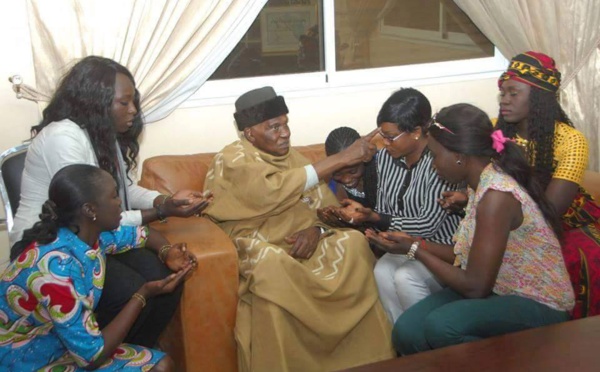 Le Président Abdoulaye Wade avec ses nièces