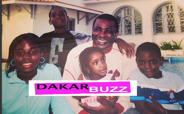 Une photo rare – Youssou Ndour en toute complicité avec ses enfants