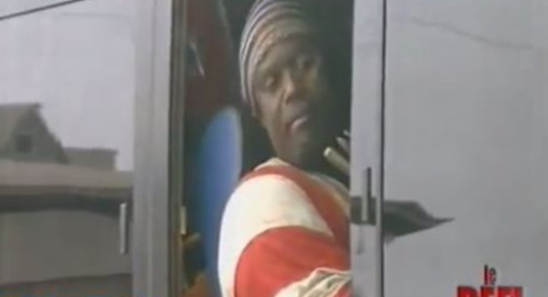 Video-Tyson interdit d'entrée au Stade avec son bus!