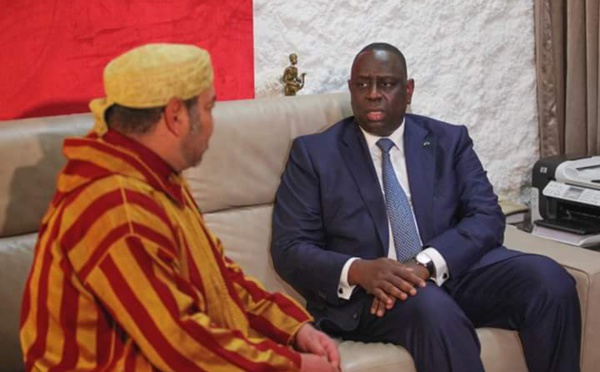 Arrêt sur image: Ils doivent se dire quelque chose de sérieux.