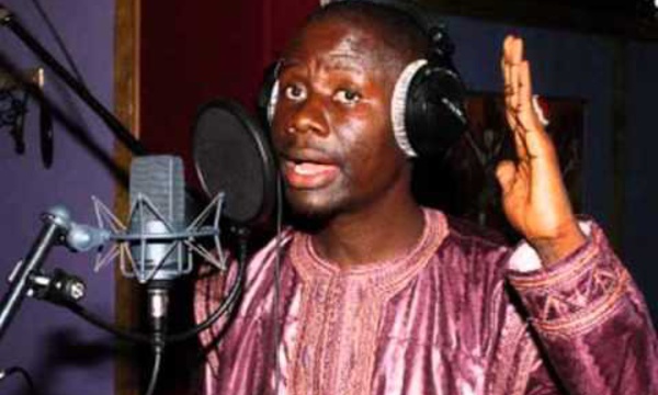 Le chanteur Alassane Mbaye acclamé pour sa fidélité à Aida Ndiongue