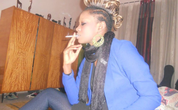 Mame Diarra Guèye ex choriste du Super Etoile avec son joint!