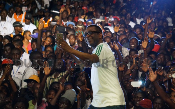Le Selfie de Youssou Ndour avec ses fan's à Ziguinchor