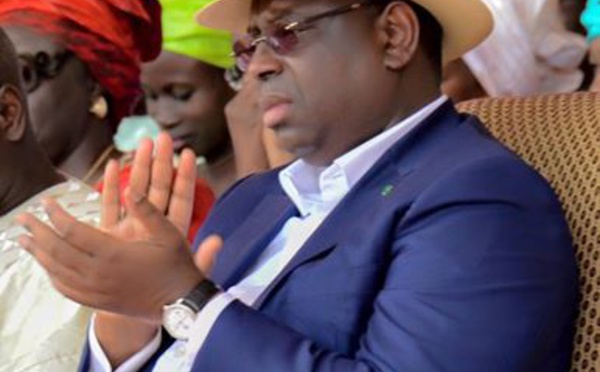 Jugez-en du look de notre " Président bien adoré"!