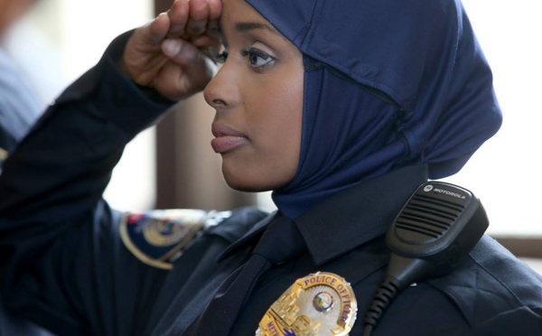 Arrêt sur image-Kadra Mohamed, première femme policière en Hijab aux USA