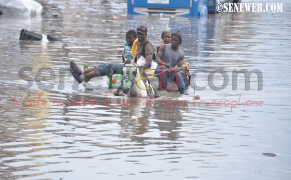 [Photos-Video] La banlieue envahie par les eaux de pluies