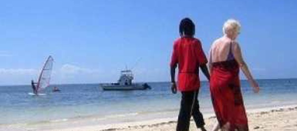 Saly: Une vieille toubab s’évanouit lors de ses ébats avec un jeune sénégalais