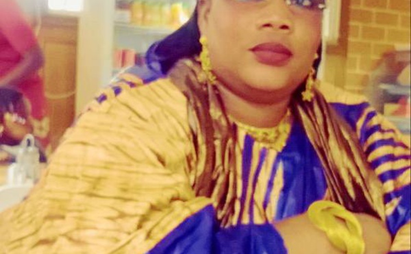 Voici la femme de Mbaye Pèkh à qui Cheikh Amar a offert billet et pécule pour la Mecque