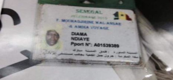 Des badges et images de Sénégalais décédés lors de la bousculade à Mouna