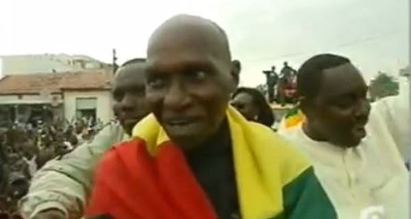 Souvenir!  Wade, Macky, Karim, Aminata Tall ensemble pour jubiler après la victoire des LIONS de football  en 2002