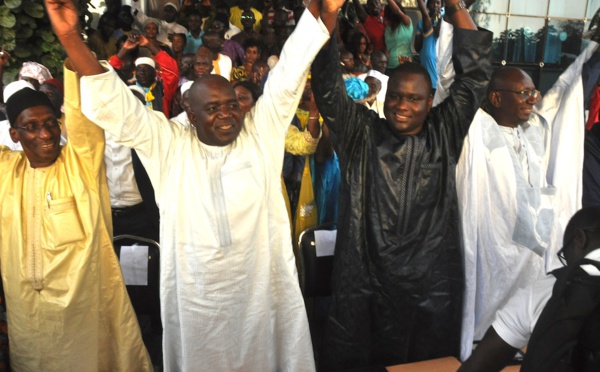 Photos - Face aux "dérives" de Macky Sall: L'opposition durcit le ton