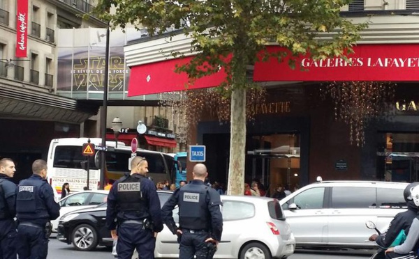 Ambiance ville morte près des grands magasins de Paris