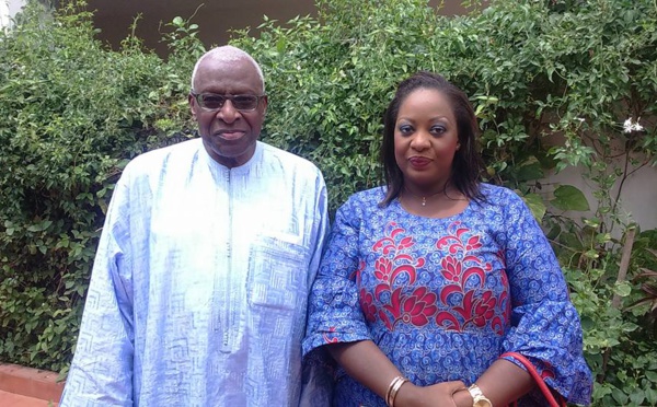 Notre consoeur Toutane Diack posant fièrement avec Lamine Diack