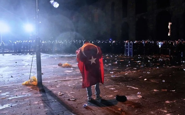 Turquie : un juge ordonne "l'incarcération pour corruption" du maire d'opposition d'Istanbul